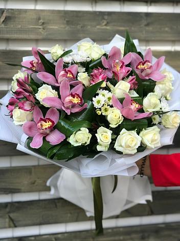 Букет цветов из: Розы и Хризантемы в Абане