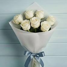 Букет 7 Белых роз Эдлесс Лав в Абане