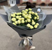 Букет Белые кустовые розы Солинеро в Абане