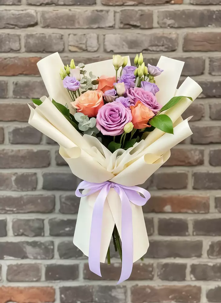 Букет цветов из: Лизиантусы и Розы в Абане