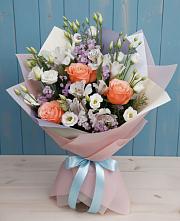Букет цветов из:  Лизиантусы, Розы, Альстромерии и Гипсофила в Абане