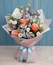 Букет цветов из:  Лизиантусы, Розы, Альстромерии и Гипсофила в Абане