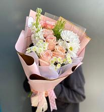 Букет цветов из:  Хризантемы и Розы в Абане