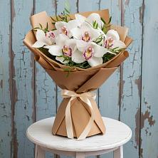 Букет цветов из:  Орхидеи и Розы в Абане