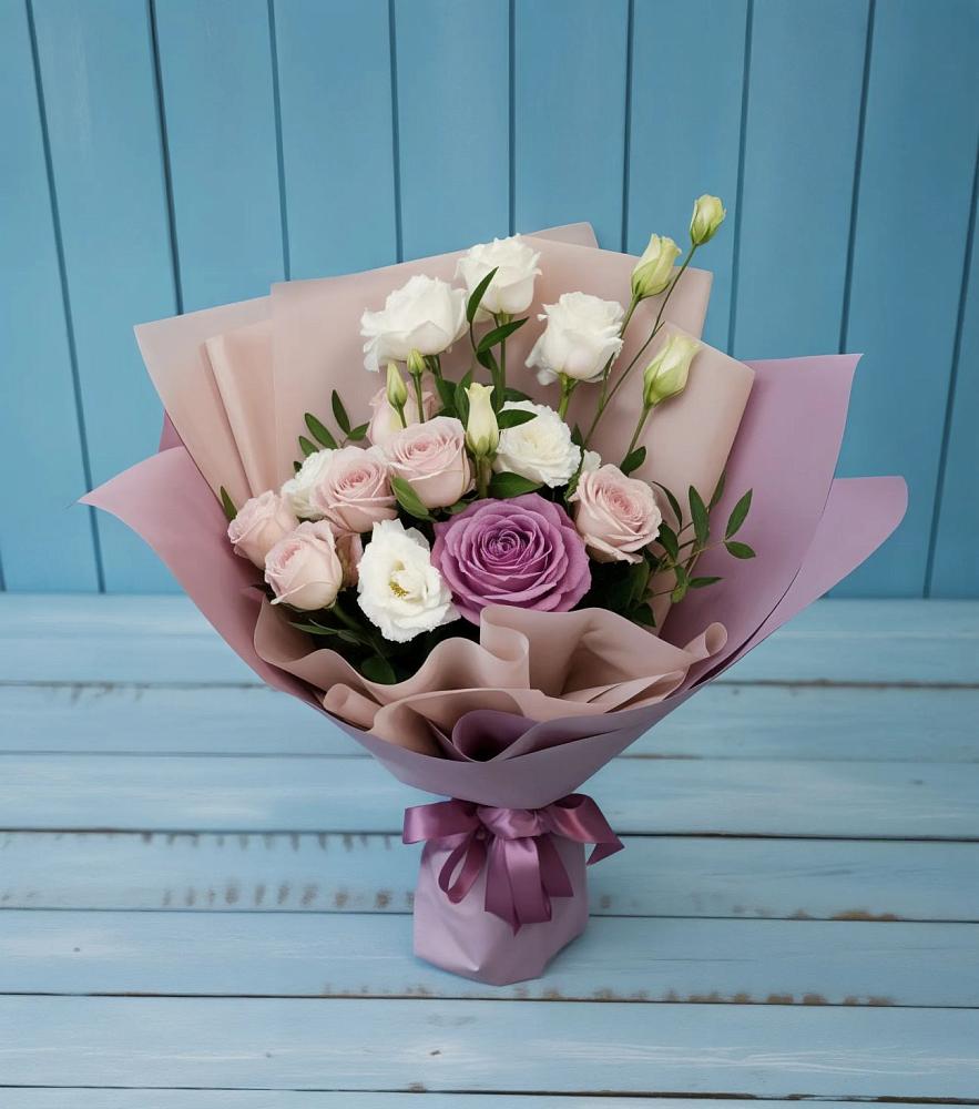 Букет цветов из: Розы и Лизиантусы в Абане